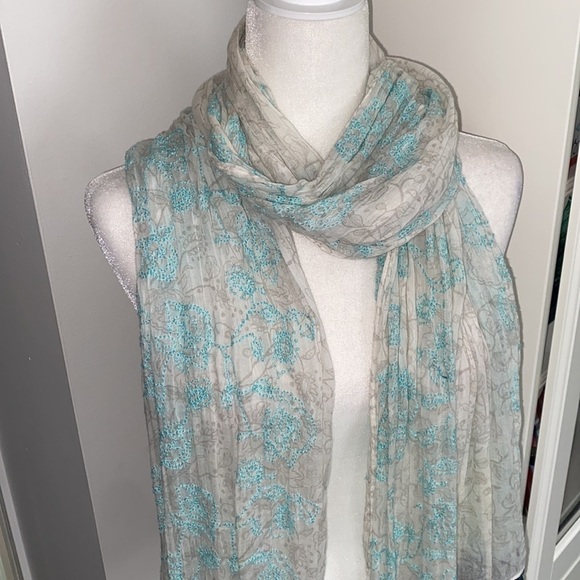 American Eagle White Gray Teal Embroidered Whimsical Wild Flowers Tassels Scarf - Picture 10 of 17